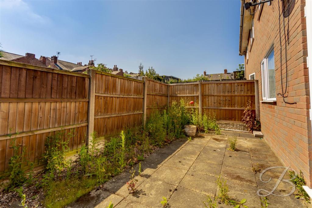 2 bedroom for sale in Clumber Court, Warsop, Mansfield, NG20