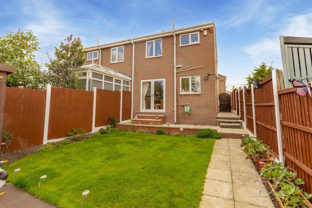 3 bedroom semidetached house for sale in Morven Terrace, Warsop, Mansfield, NG20