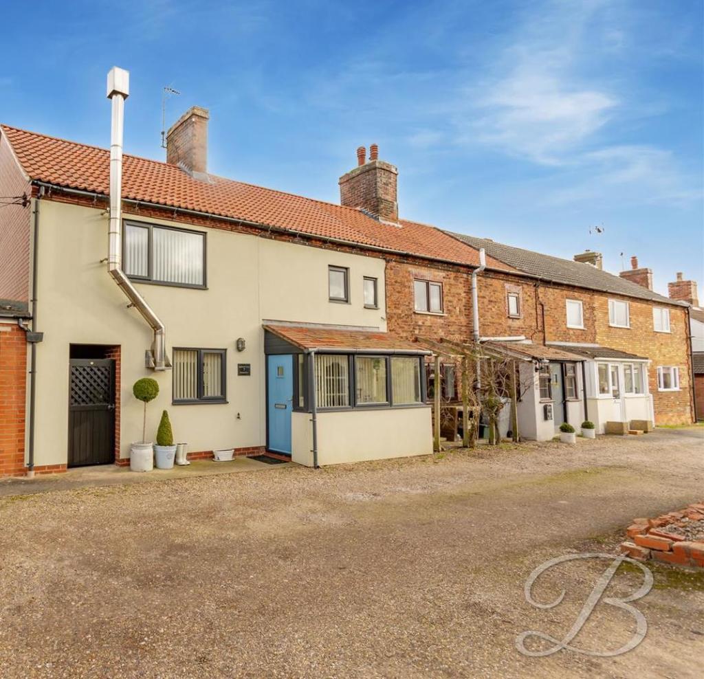 4 bedroom terraced house for sale in Portland Row, Edwinstowe