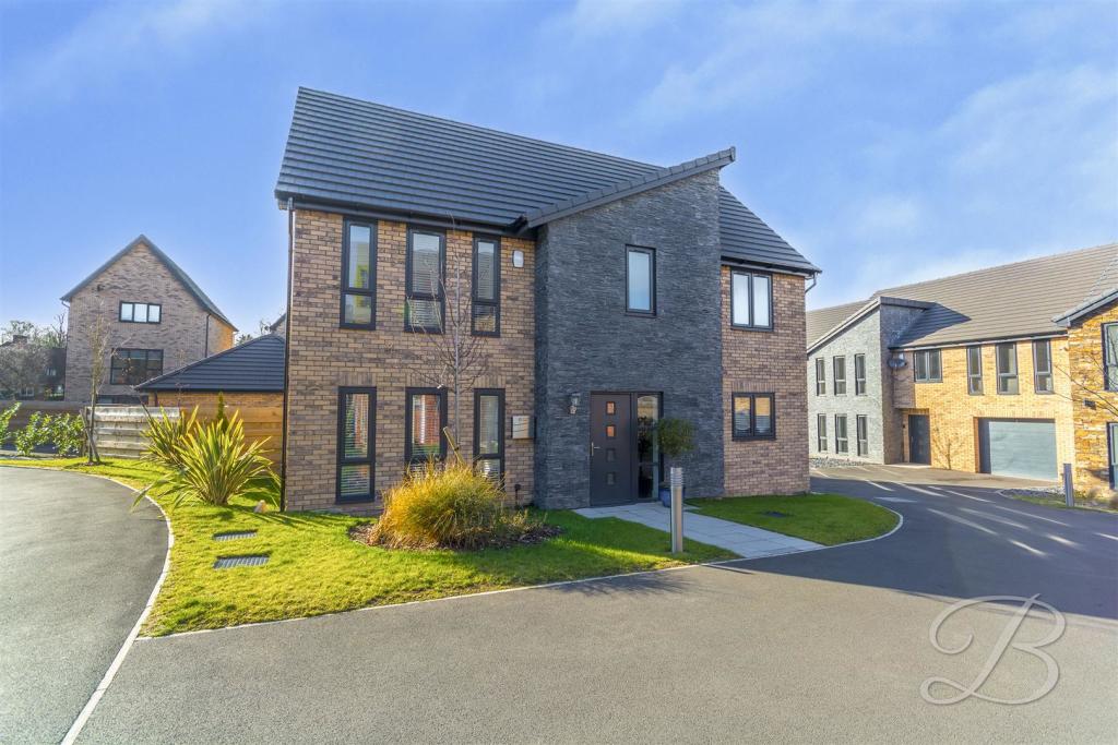 4 bedroom detached house for sale in Rockcliffe Grange, Mansfield, NG18