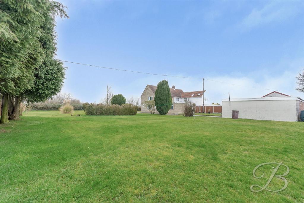 3 bedroom semidetached house for sale in Oxcroft Lane, Bolsover, Chesterfield, S44