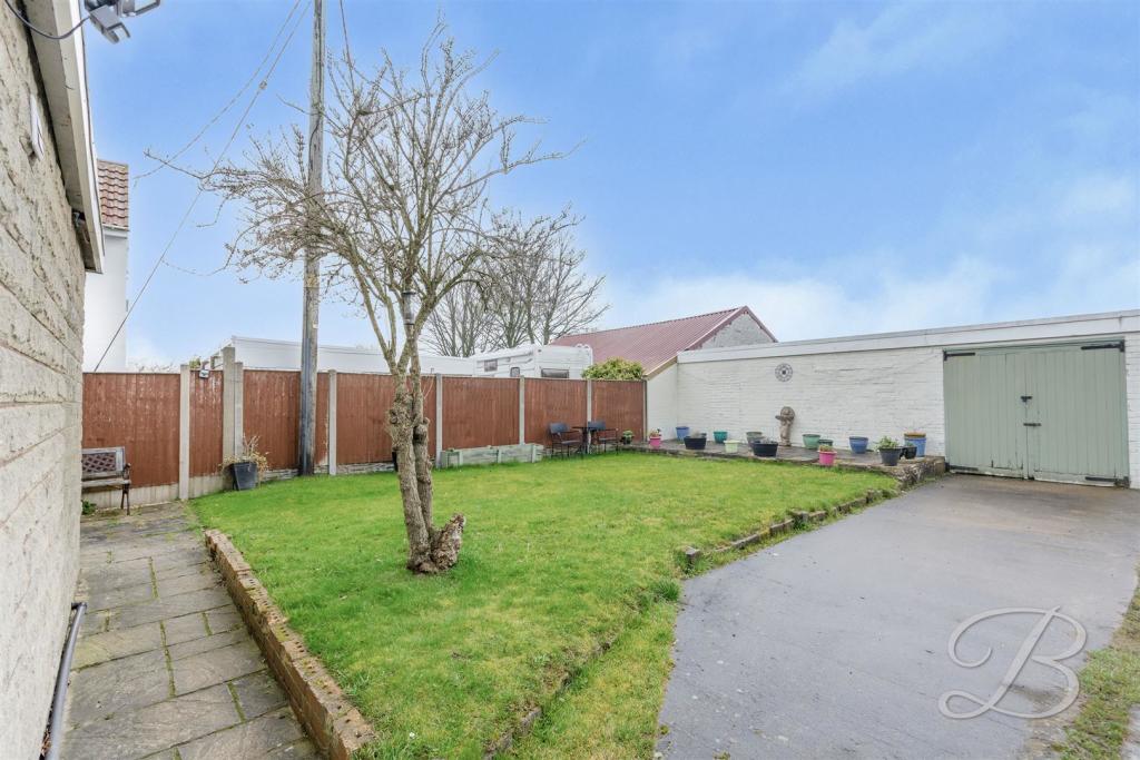 3 bedroom semidetached house for sale in Oxcroft Lane, Bolsover, Chesterfield, S44