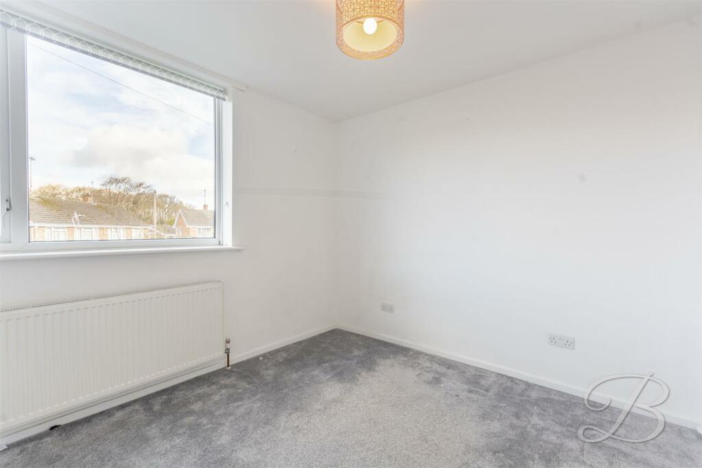4 bedroom detached house for sale in Burwood Avenue, Mansfield, NG18