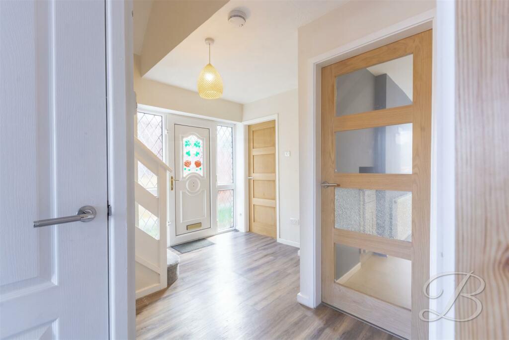 4 bedroom detached house for sale in Burwood Avenue, Mansfield, NG18