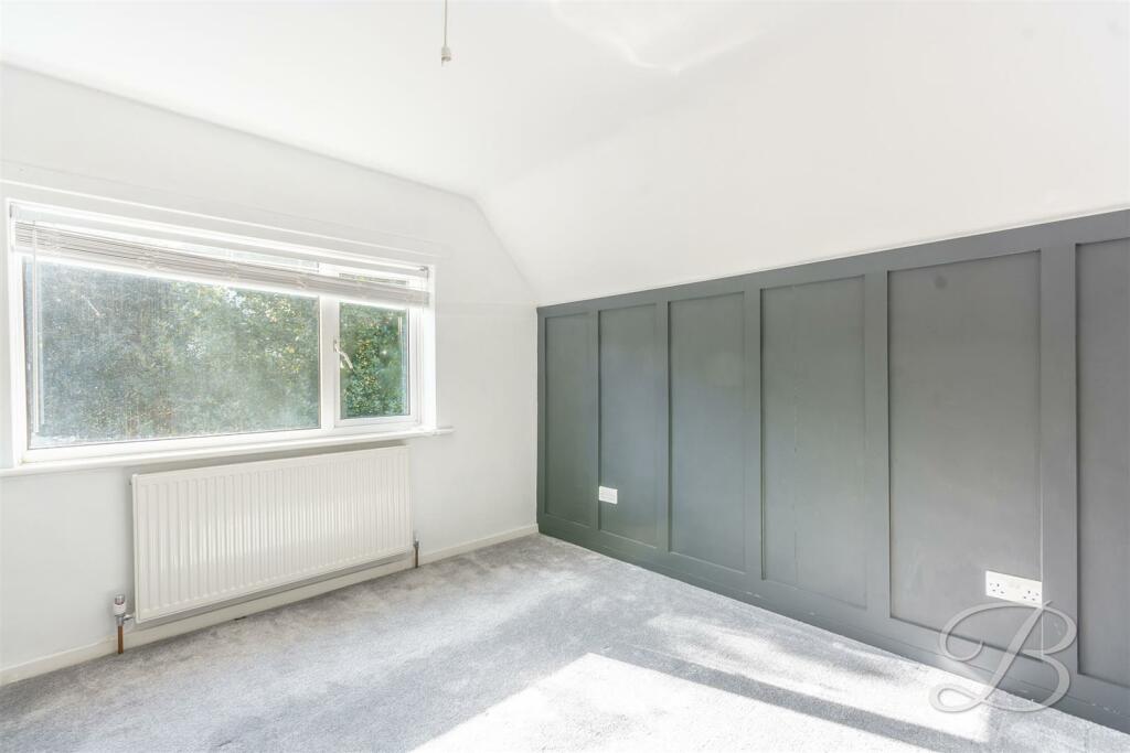 4 bedroom detached house for sale in Burwood Avenue, Mansfield, NG18