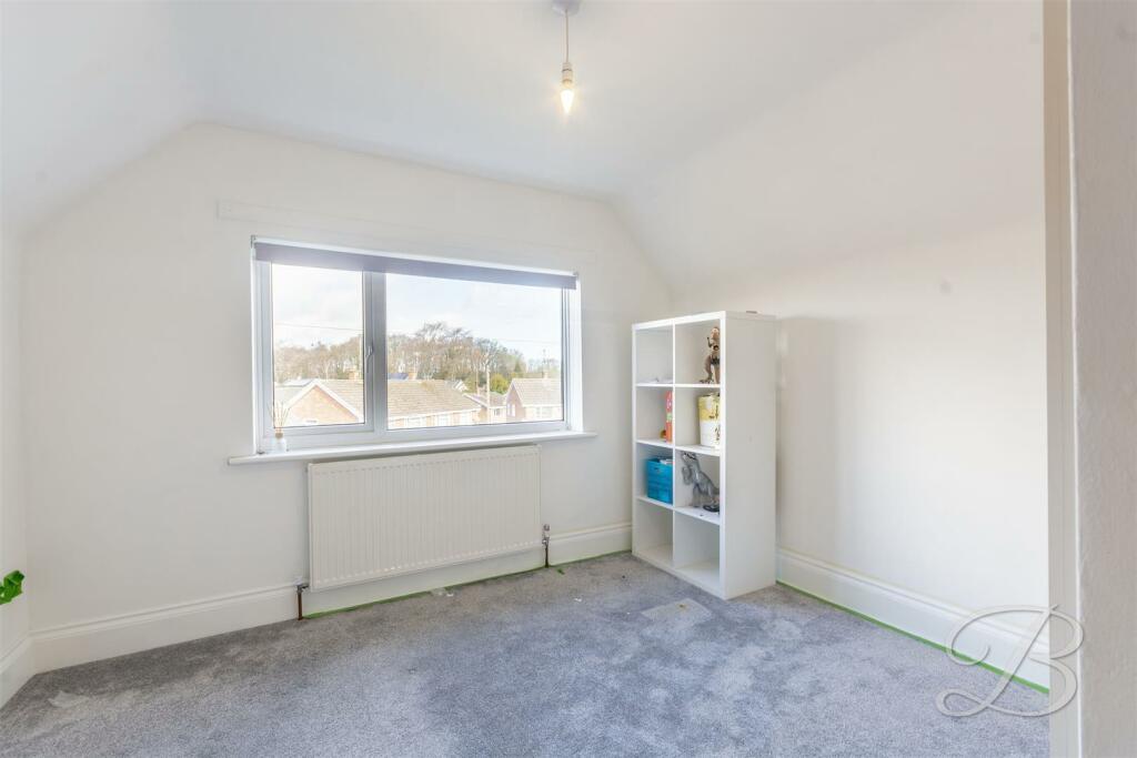 4 bedroom detached house for sale in Burwood Avenue, Mansfield, NG18