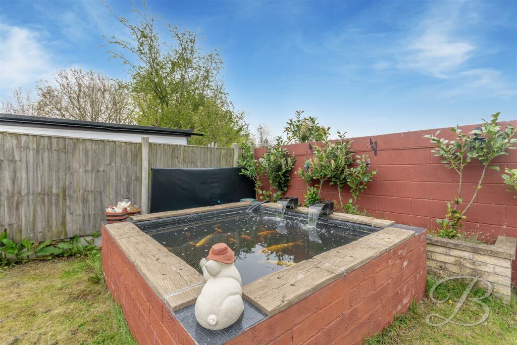 3 bedroom semidetached house for sale in Brick Kiln Lane, Mansfield, NG18