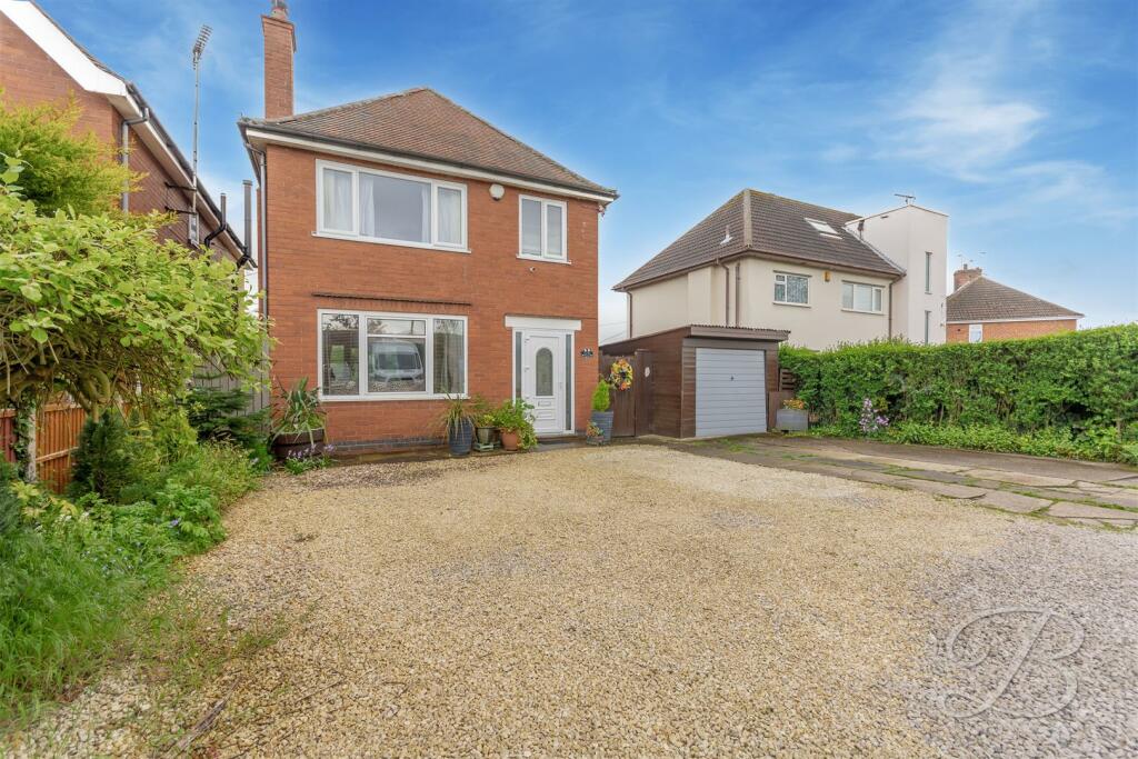 3 bedroom detached house for sale in Netherfield Lane, Church Warsop