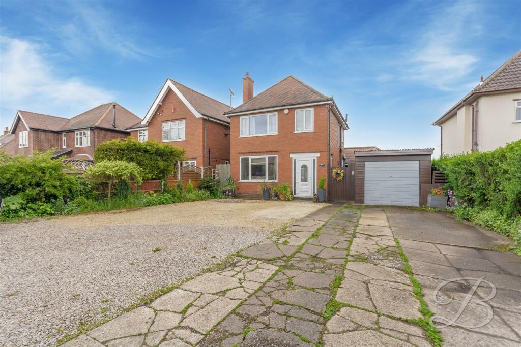 3 bedroom detached house for sale in Netherfield Lane, Church Warsop