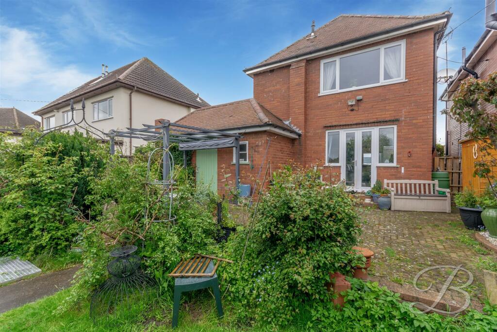3 bedroom detached house for sale in Netherfield Lane, Church Warsop