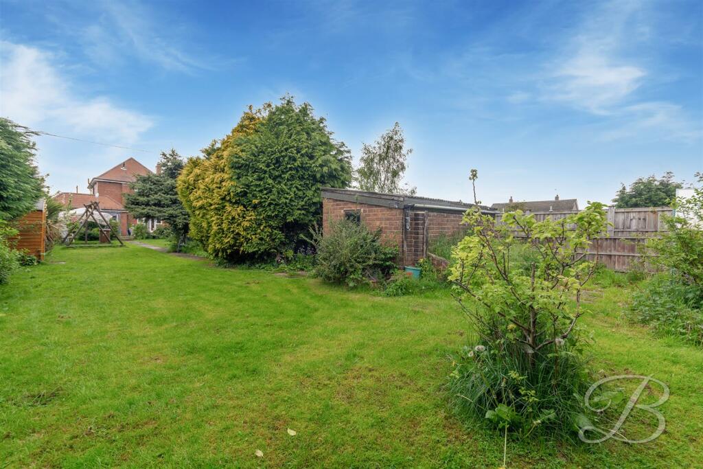 3 bedroom detached house for sale in Netherfield Lane, Church Warsop