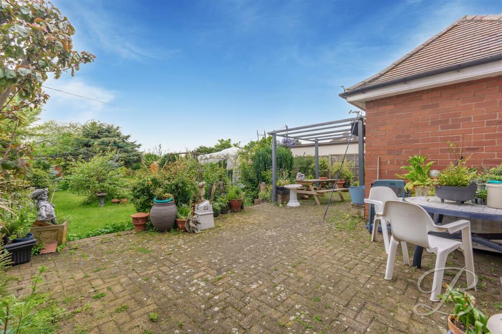 3 bedroom detached house for sale in Netherfield Lane, Church Warsop