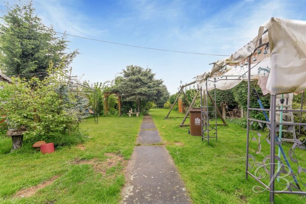 3 bedroom detached house for sale in Netherfield Lane, Church Warsop