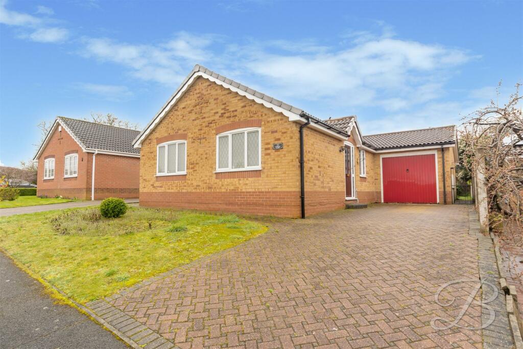 3 bedroom detached bungalow for sale in Newbarn Close, Shirebrook