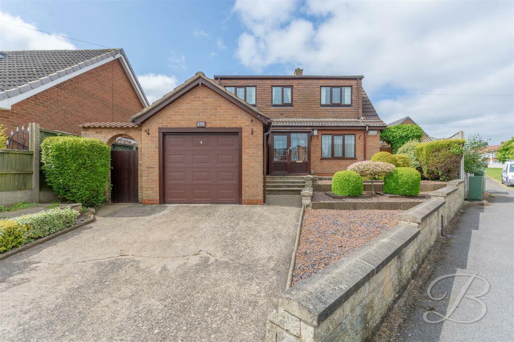 2 bedroom detached bungalow for sale in Westfield Lane, Mansfield, NG19