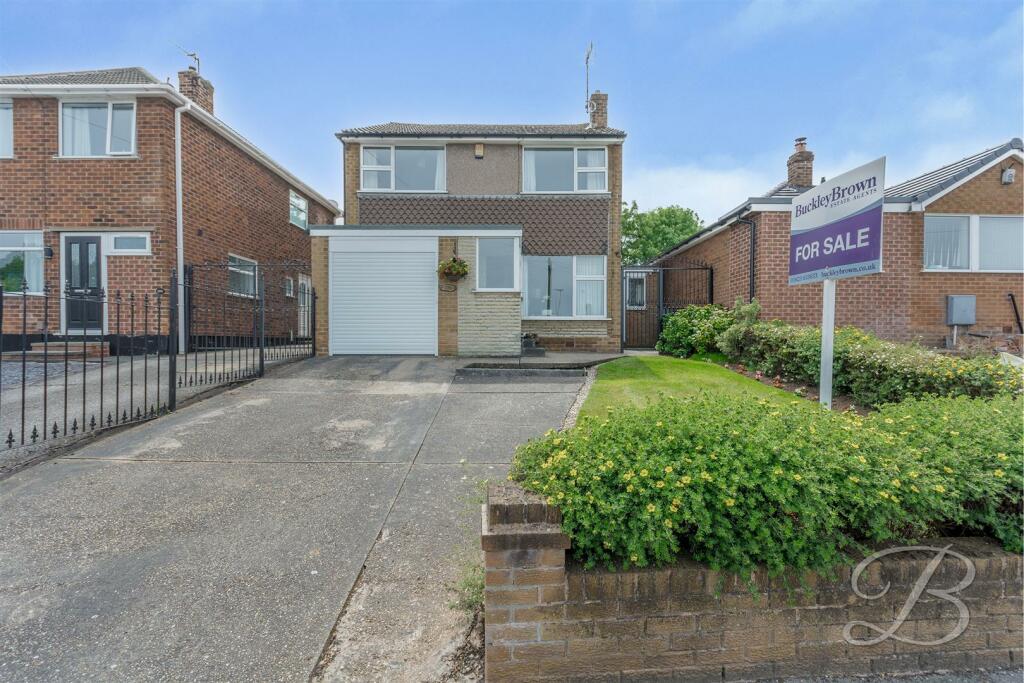 4 bedroom detached house for sale in Marples Avenue, Mansfield