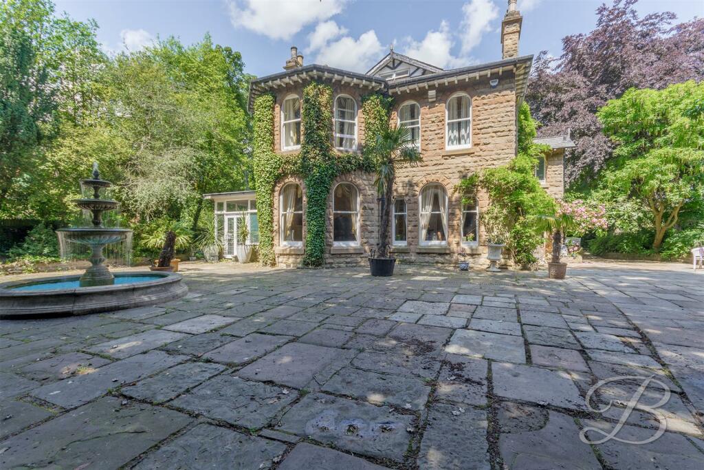 6 bedroom detached house for sale in Crow Hill Drive, Mansfield, NG19