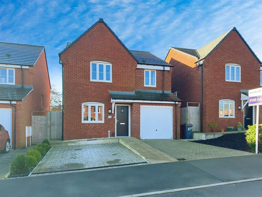 4 bedroom detached house for sale in Mill Farm Drive, Tibshelf