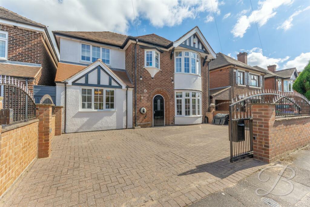 4 bedroom detached house for sale in Mabel Avenue, SuttonInAshfield, NG17