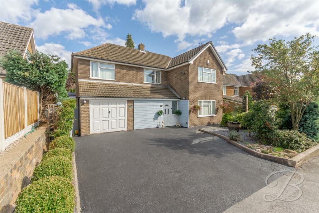 3 bedroom detached house for sale in Birkland Drive, Edwinstowe