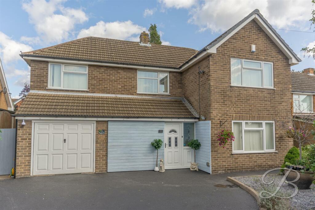 3 bedroom detached house for sale in Birkland Drive, Edwinstowe