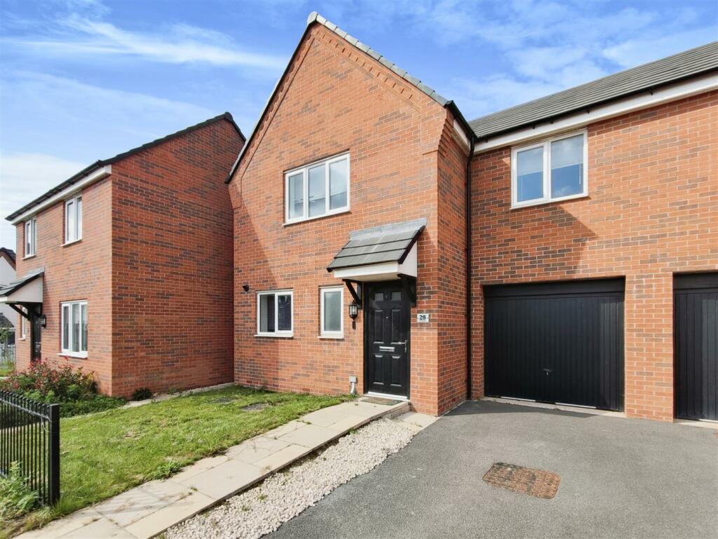 4 bedroom semidetached house for sale in Kernel Way, Shirebrook