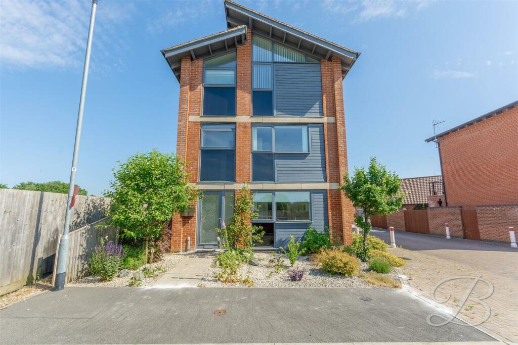 5 bedroom detached house for sale in Culpepper Avenue, New Ollerton
