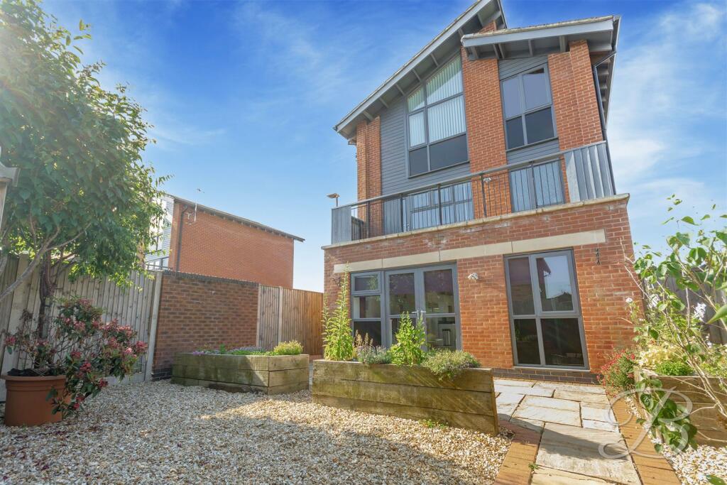 5 bedroom detached house for sale in Culpepper Avenue, New Ollerton, Newark, NG22