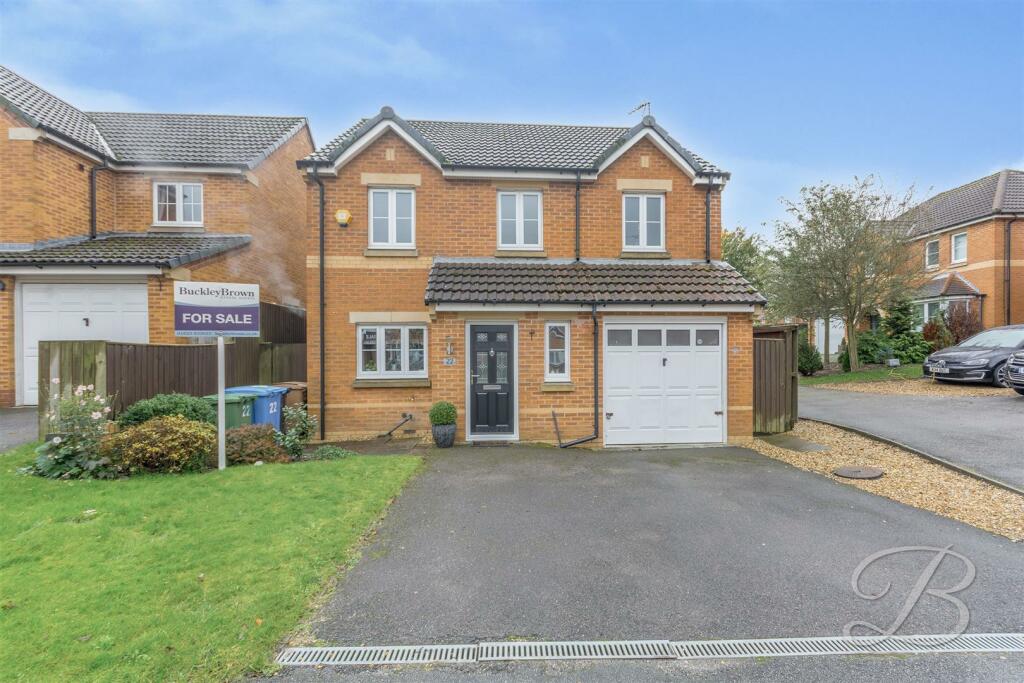 4 bedroom detached house for sale in Kingfisher Road, Mansfield, NG19