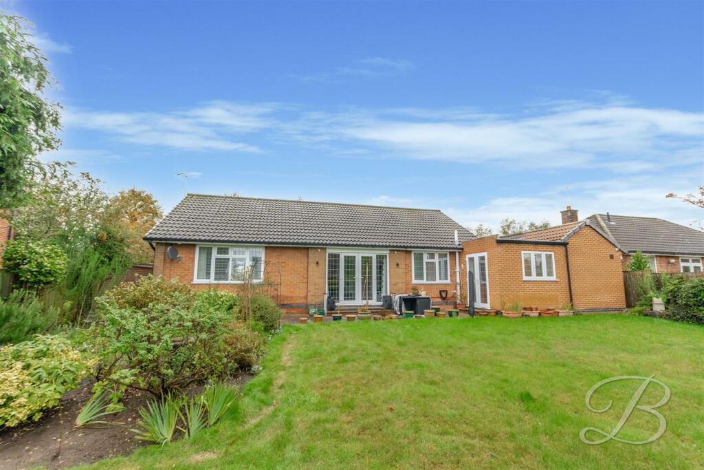 4 bedroom detached bungalow for sale in Wellow Road, Ollerton, Newark, NG22