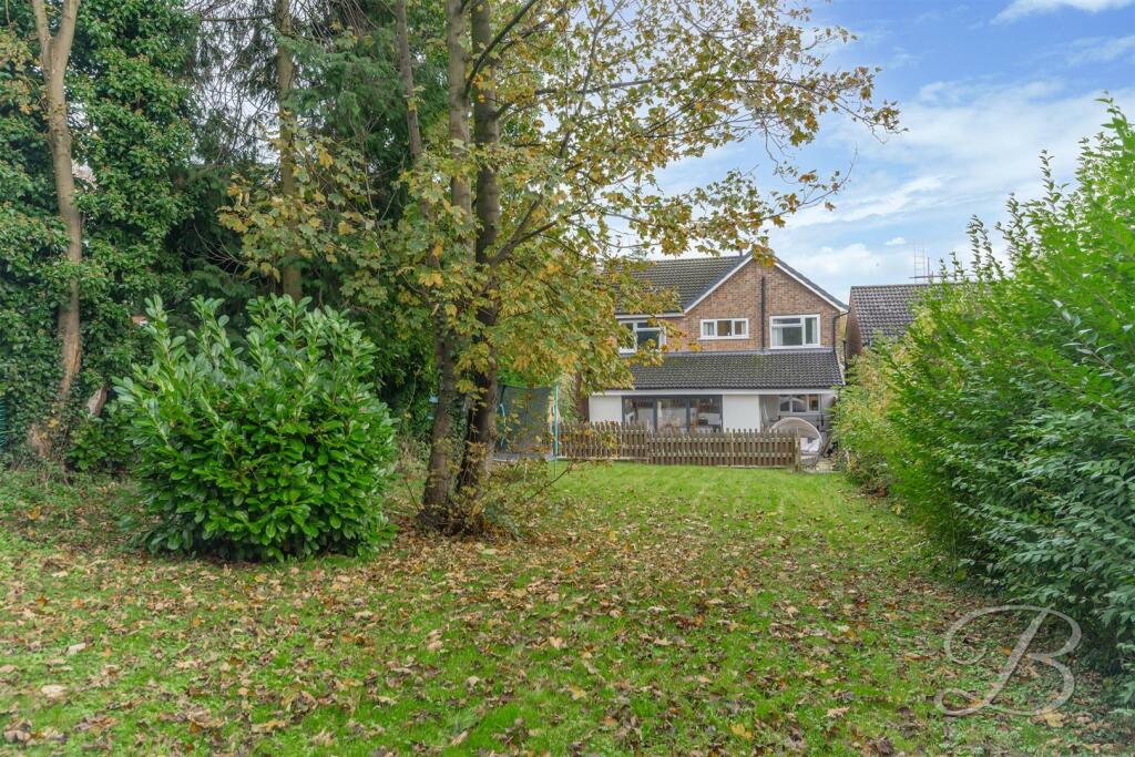 4 bedroom detached house for sale in Marshall Hill Drive, Nottingham, NG3