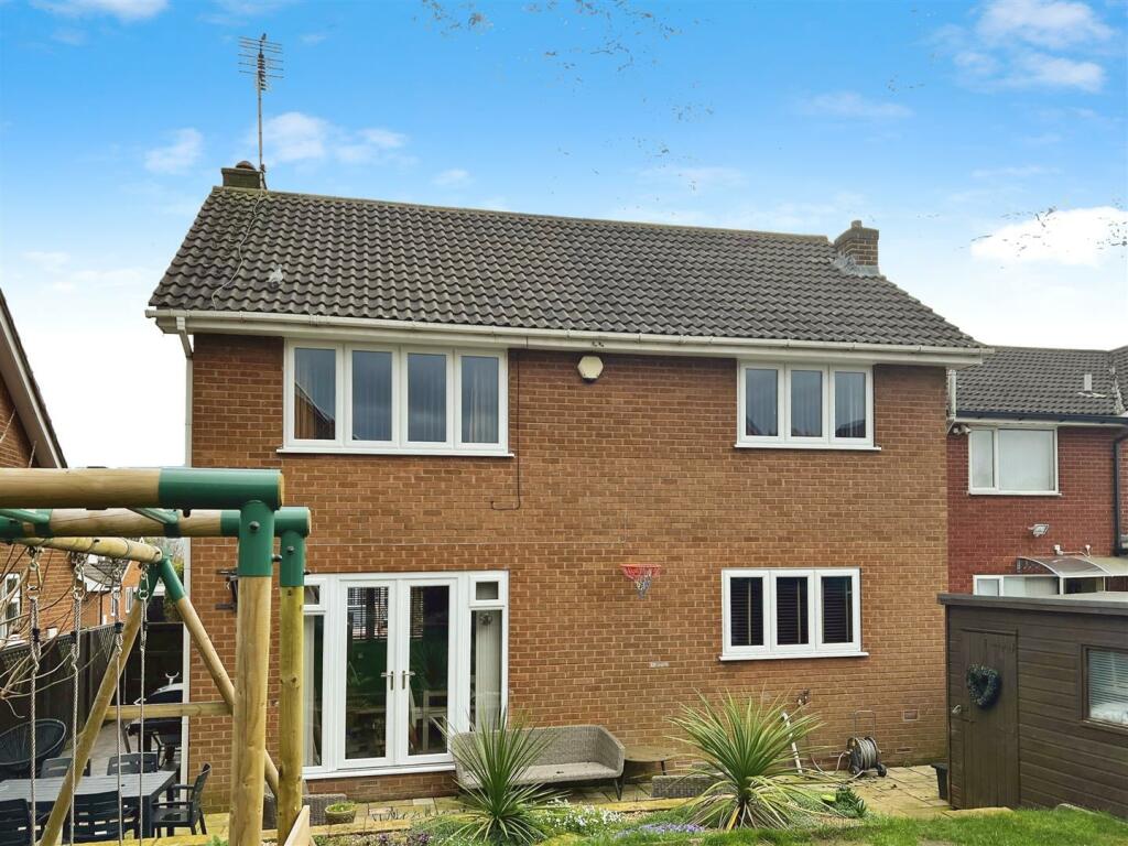 4 bedroom detached house for sale in Perlethorpe Close, Edwinstowe, Mansfield, NG21