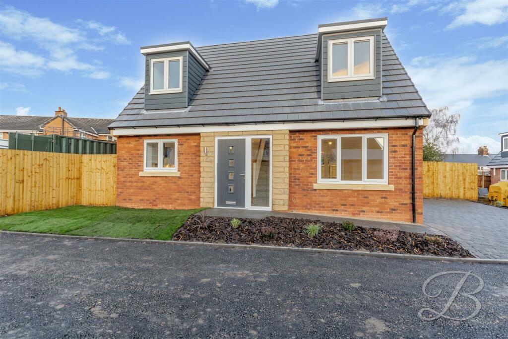 3 bedroom detached house for sale in Mews, Town Street, Pinxton