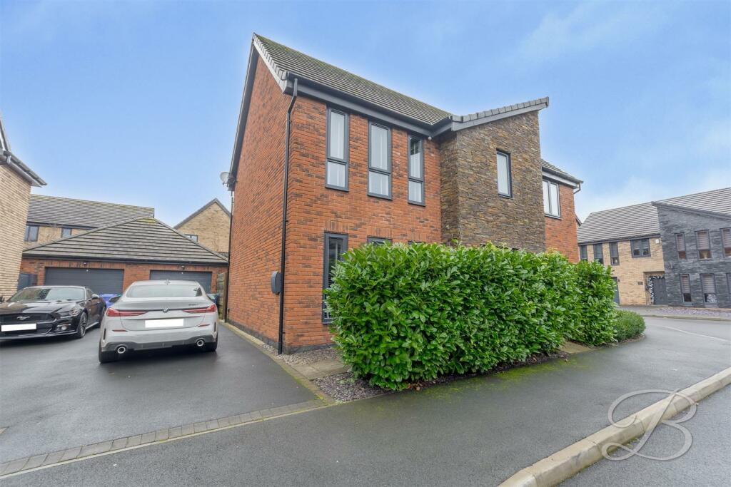 4 bedroom detached house for sale in Rockcliffe Grange, Mansfield, NG18