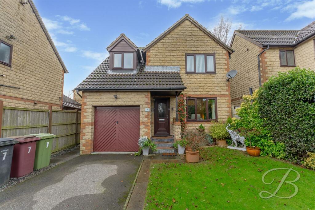 3 bedroom detached house for sale in Poppy Close, Shirebrook, Mansfield
