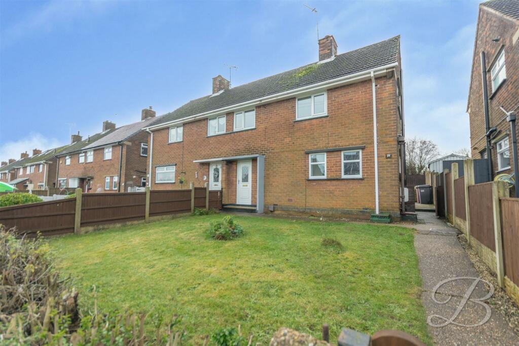3 bedroom semidetached house for sale in Hawthorne Avenue, Shirebrook
