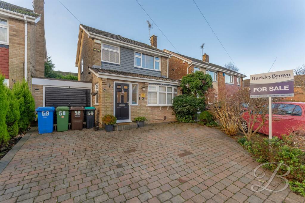 3 bedroom detached house for sale in Abbotts Croft, Mansfield, NG19