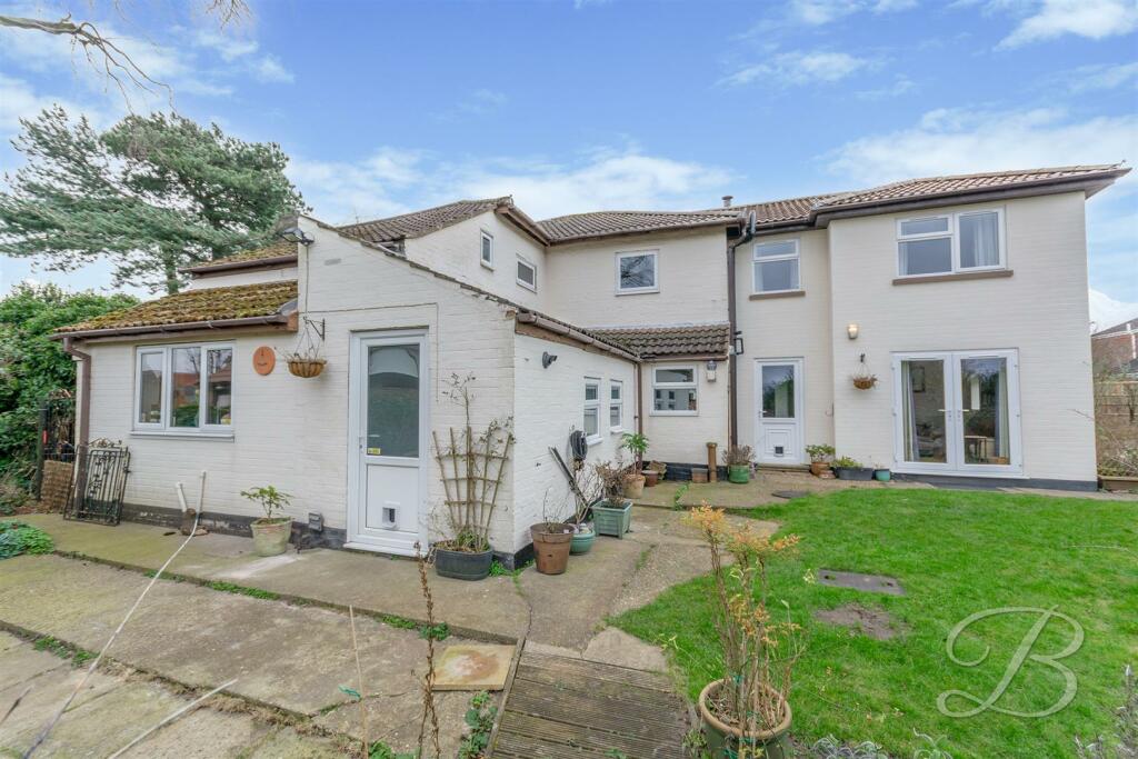5 bedroom detached house for sale in Sandy Lane, Edwinstowe, Mansfield, NG21