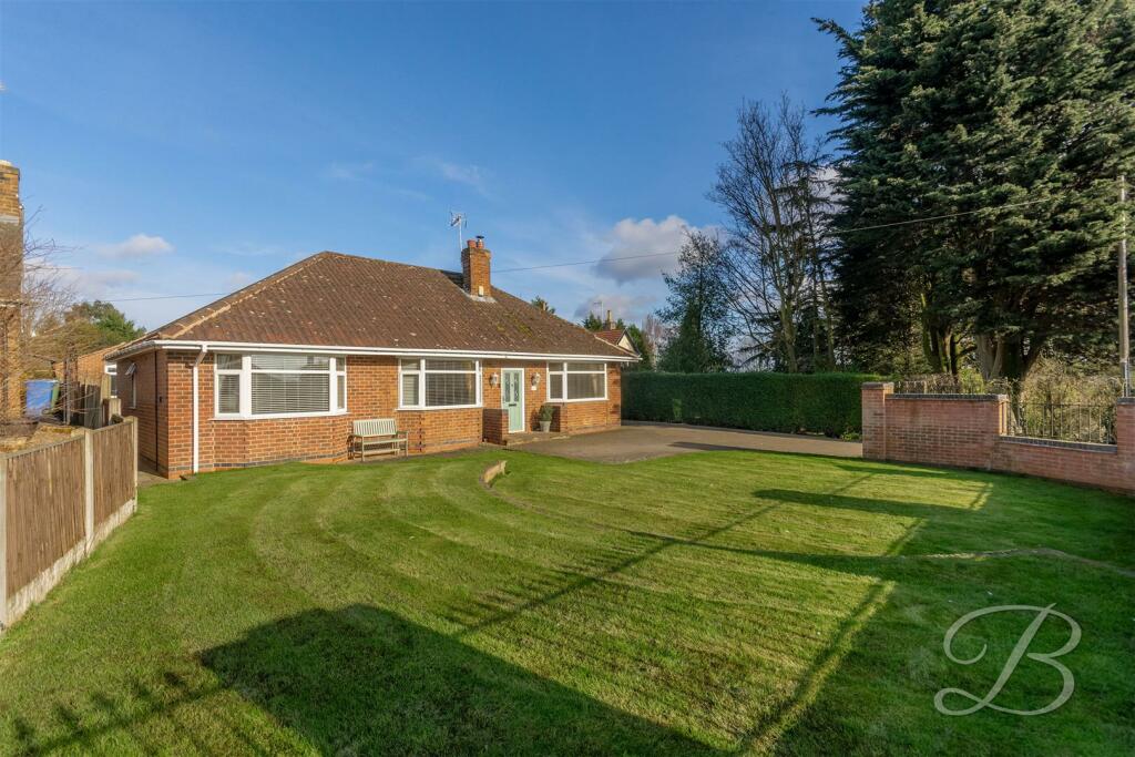 4 bedroom detached bungalow for sale in Poplar Grove, Forest Town, Mansfield, NG19