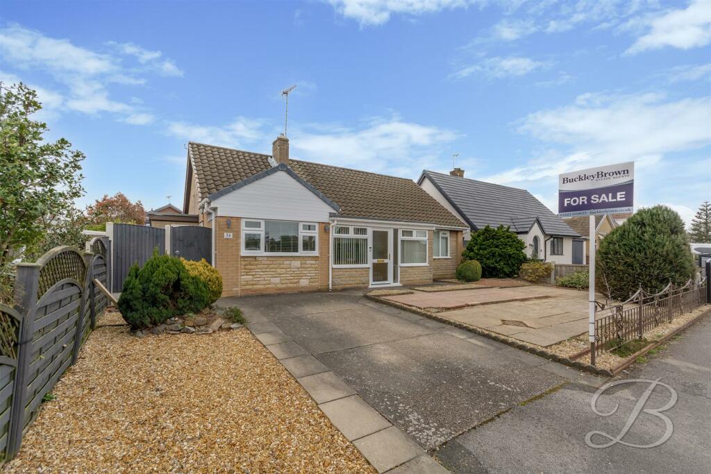 2 bedroom detached bungalow for sale in Greendale Avenue, Edwinstowe