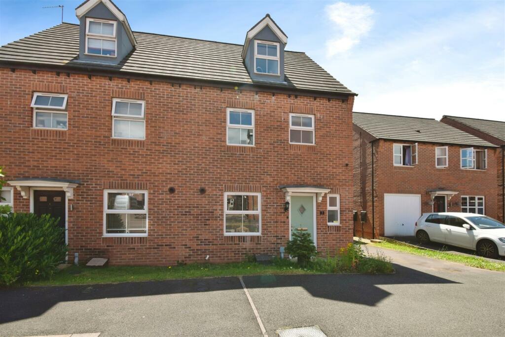 4 bedroom semidetached house for sale in Hewett Street, Warsop Vale
