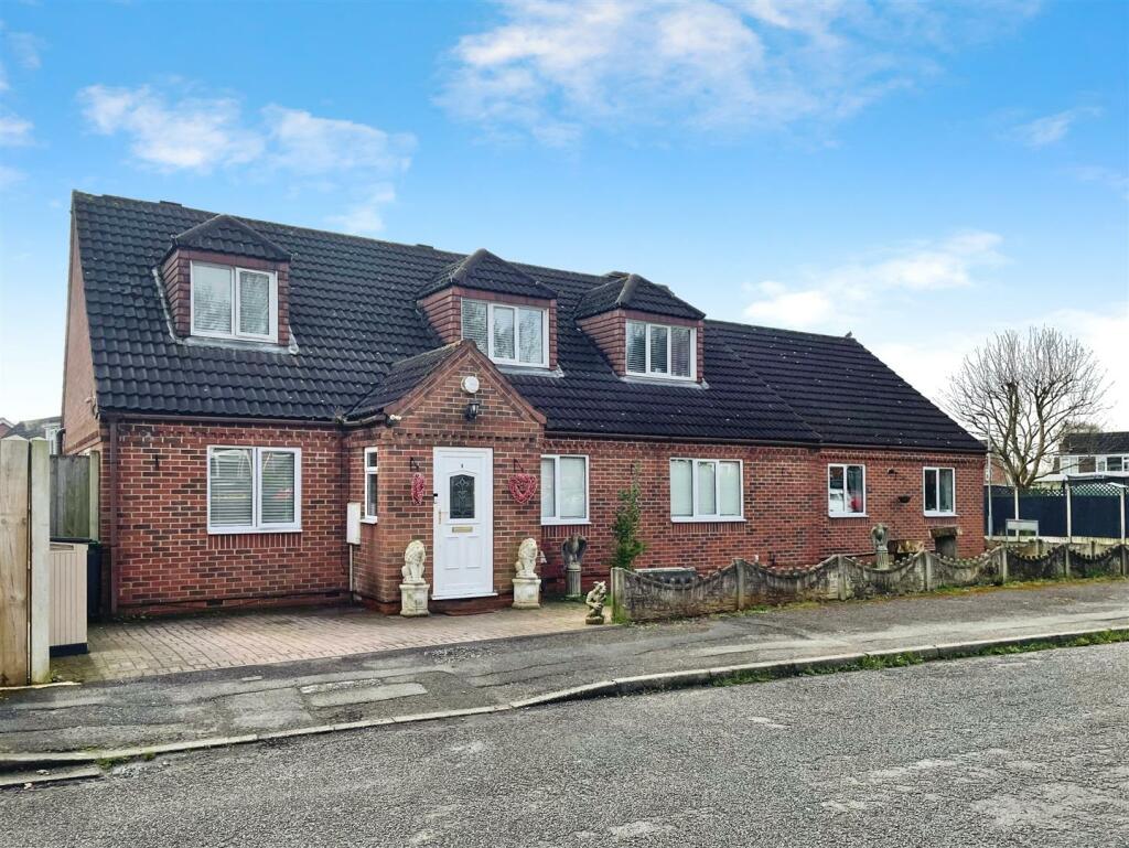 8 bedroom detached house for sale in Conway Road, Hucknall, Nottingham, NG15