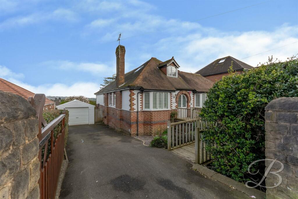 3 bedroom detached bungalow for sale in Dovecote Road, Eastwood, Nottingham, NG16
