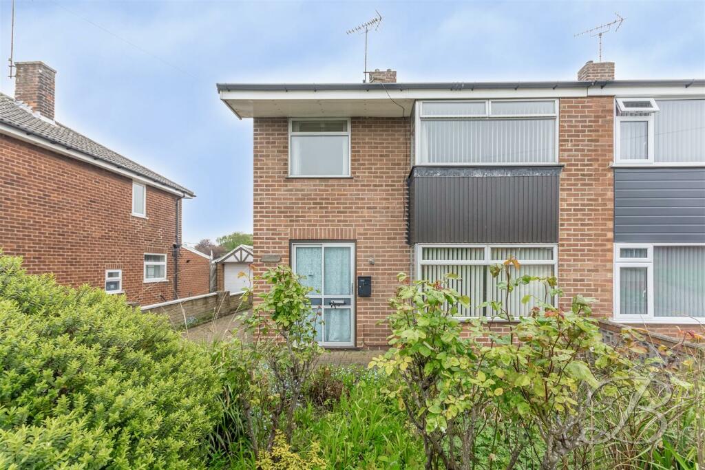 3 bedroom semidetached house for sale in Westdale Road, Mansfield, NG19