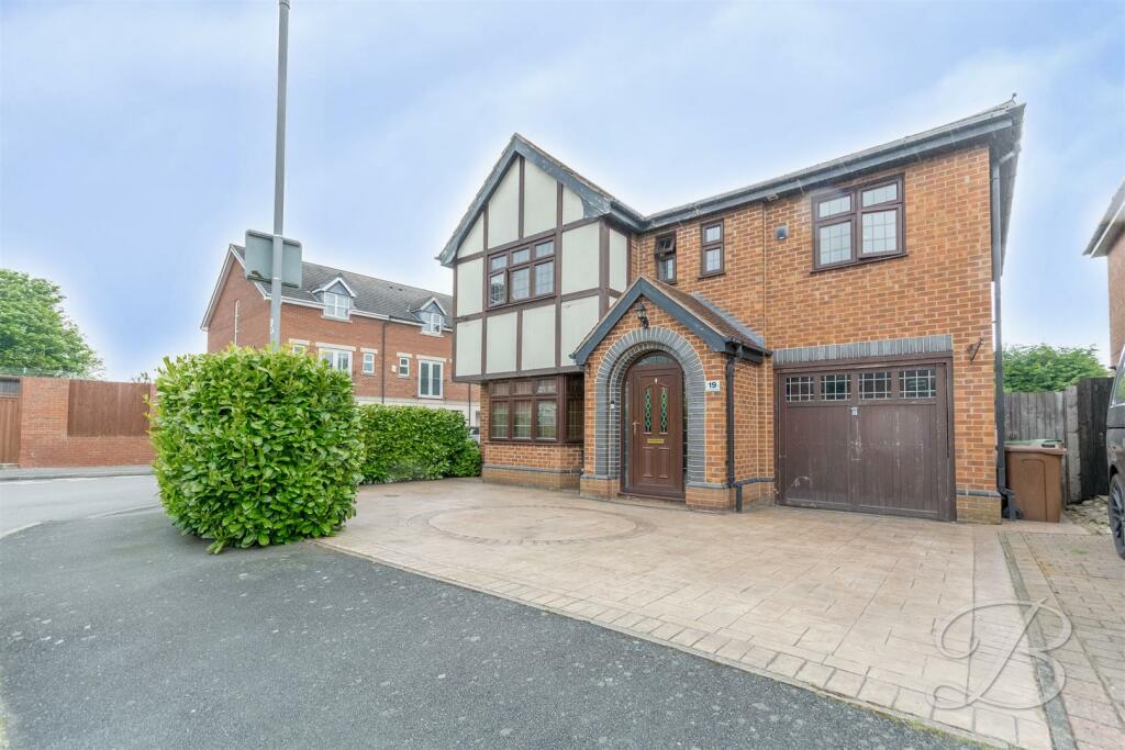 4 bedroom detached house for sale in Occupation Lane, Edwinstowe, Mansfield, NG21