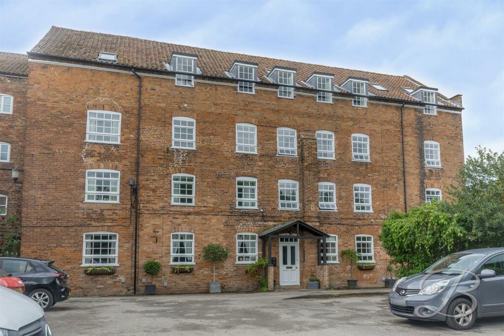 2 bedroom apartment for sale in Maythorne, Southwell, NG25