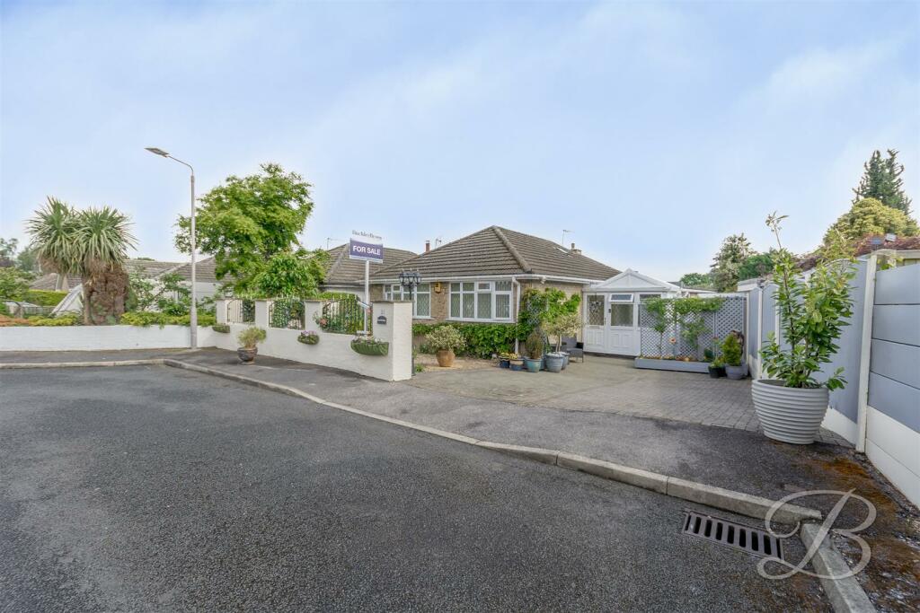 3 bedroom detached bungalow for sale in Leeming Park, Mansfield