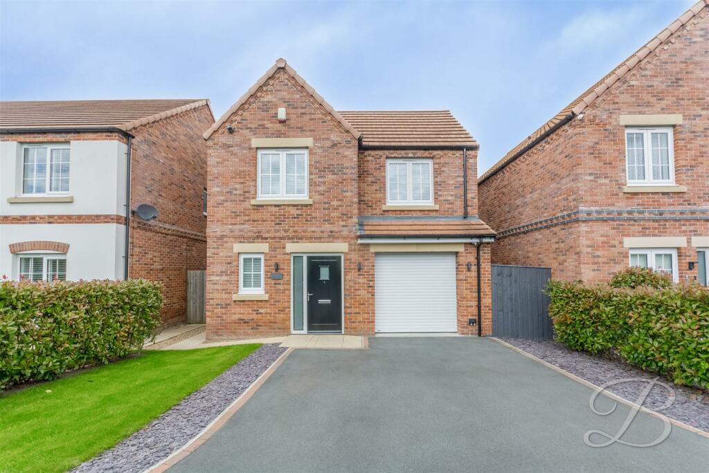 3 bedroom detached house for sale in Robin Close, Ollerton, Newark, NG22