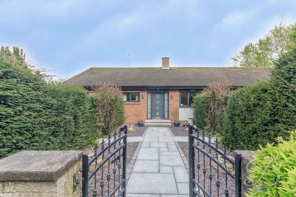 5 bedroom detached house for sale in Cresswell Road, Cuckney, Mansfield