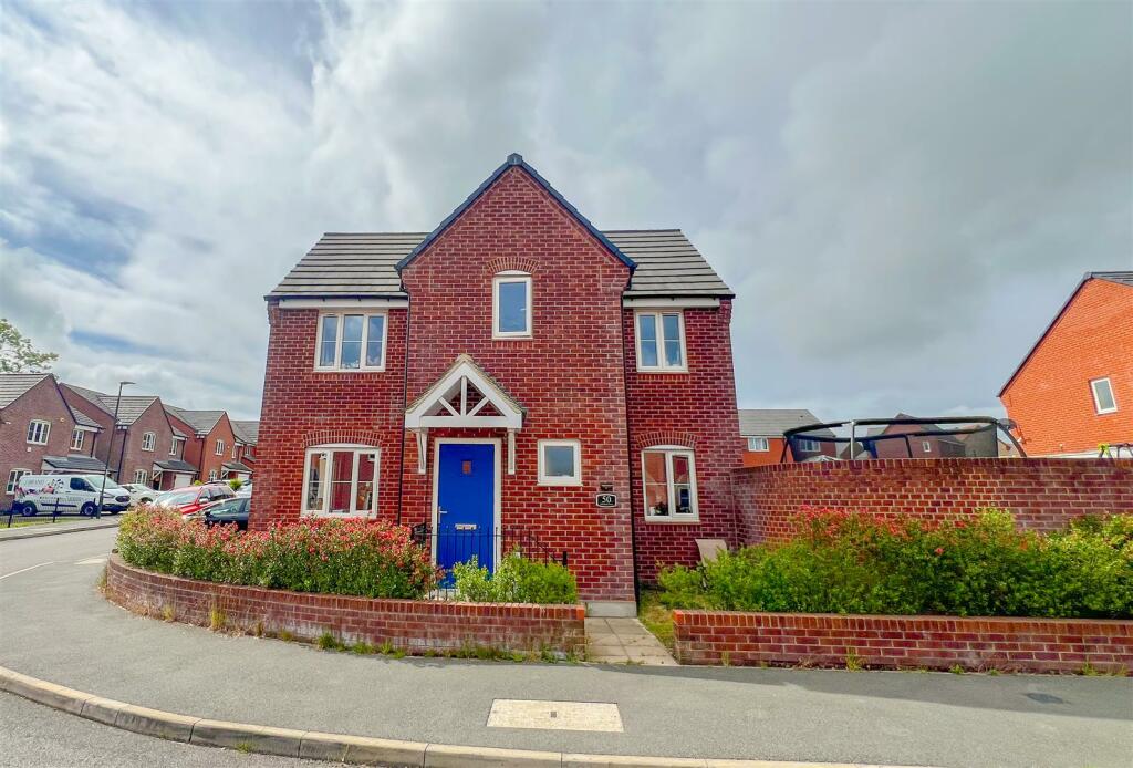 3 bedroom detached house for sale in Mill Farm Drive, Tibshelf